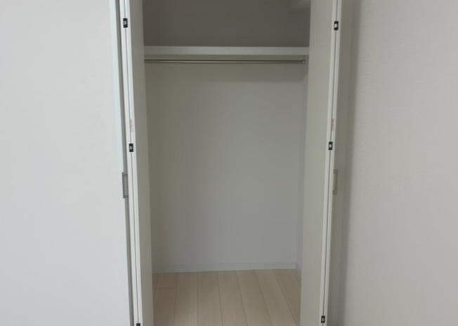 【収納】 | ライオンズヒルズ町田第二 | デザイン性を重視しすぎて収納が少なかった！なんてことにならないため、事前に現地で収納の数を確認しておくことをお勧めします。クローゼット以外にも床下収納や屋根裏収納、パントリーなどもチェックしましょう。