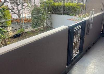 【バルコニー】 | ライオンズヒルズ町田第二 | バルコニーは、室外の専用スペースのうち、「屋根がなく開放された空間」であるものを指します。ベランダより広いタイプのものが多く、日当たりもよいため家庭菜園などを楽しみたい人にとって適した環境となります。