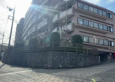 【外観】 | ライオンズヒルズ町田第二 | マンションの外観は非常に重要なポイントです！外観の善し悪しは資産価値に大きな影響を与えます。外観のいいマンションを購入することで、高値で売却がしやすく、買い手が見つかりやすいというメリットがあります。