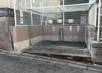 【設備】 | ライオンズヒルズ町田第二 | 共有部分は、住民なら誰もが使える設備のこと。例えば駐車場やエレベーター、インターネット設備、セキュリティ設備などがあります。他にも、マンションの廊下・外部階段やエントランス・ゴミ置き場などがあります。