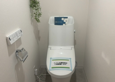 【トイレ】 | ライオンズヒルズ町田第二 | トイレは大きさや形、機能、抗菌性などが異なる多種多彩なタイプが各メーカーから出ています。それぞれに良さがあるため、事前にどういったタイプのトイレがいいのかをご家庭内で決めて、内見に行くといいでしょう。