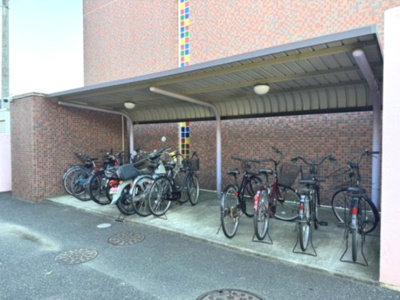 【駐車場】 | ルピーノ | 敷地内に自転車置き場があります