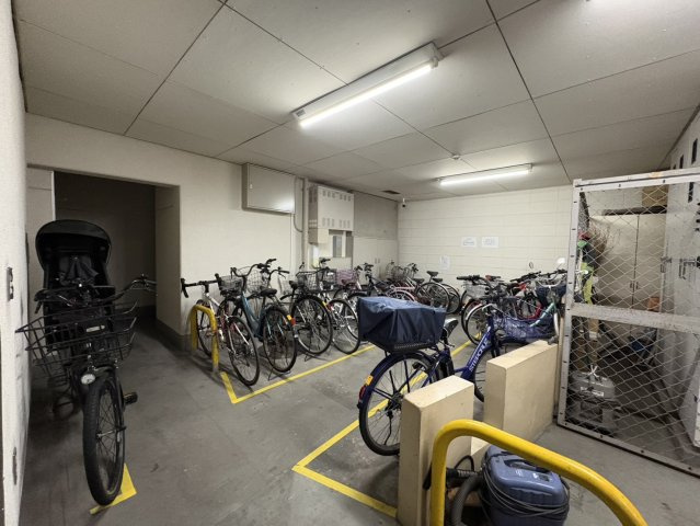 モンテベルデ本郷西片5階の駐輪場