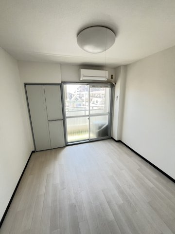 【寝室】