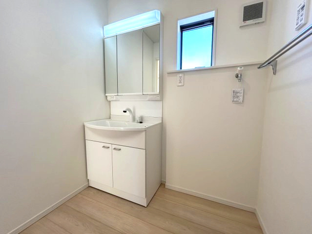 新築戸建　千曲市磯部第７　全２棟の独立洗面台