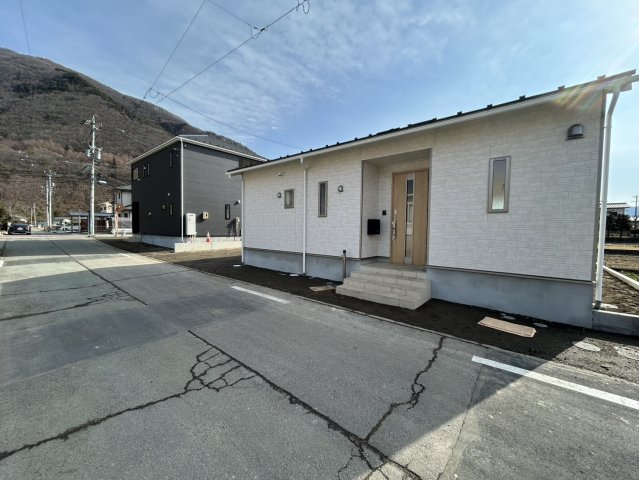 新築戸建　千曲市磯部第７　全２棟の前面道路含む現地写真