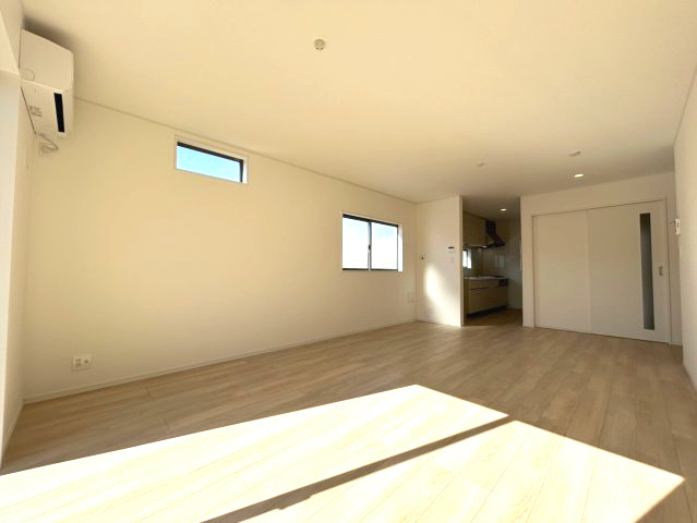 新築戸建　千曲市磯部第７　全２棟の居間・リビング