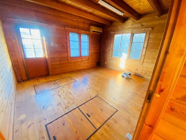 榎戸　中古ログハウスの洋室