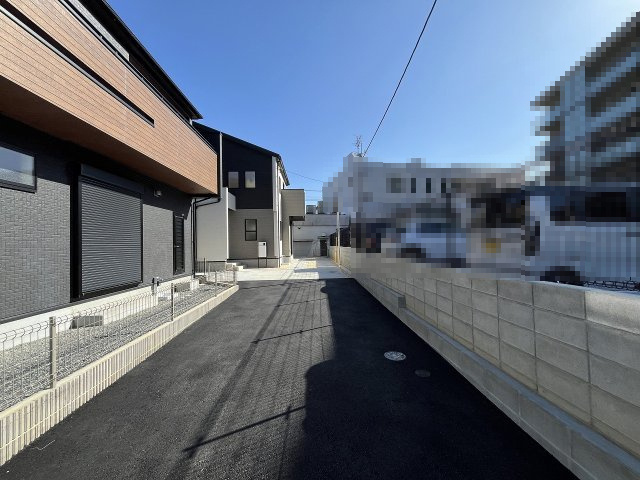 【その他】 | 福岡市城南区東油山2丁目　2号棟（全2棟）【仲介手数料無料・0円】 | 現地写真。前面道路です。