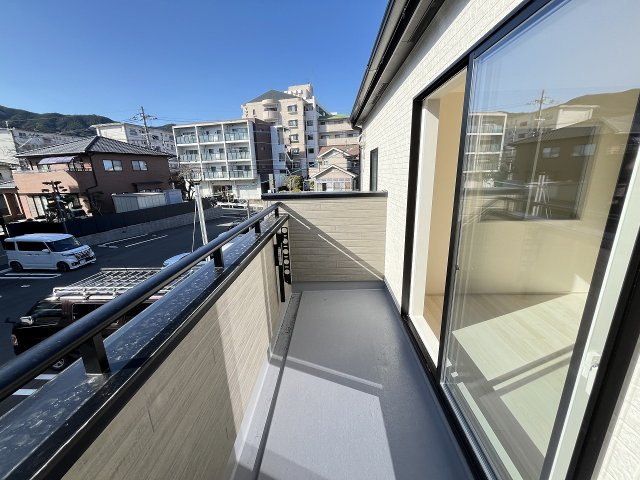 【バルコニー】 | 福岡市城南区東油山2丁目　2号棟（全2棟）【仲介手数料無料・0円】 | 現地写真。