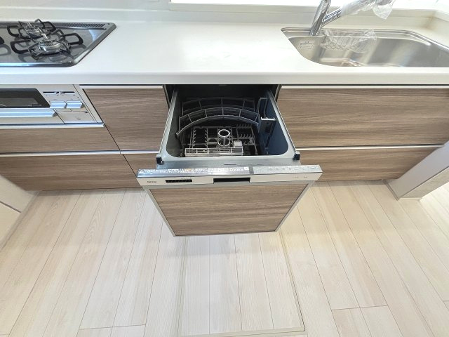 【キッチン】 | 福岡市城南区東油山2丁目　2号棟（全2棟）【仲介手数料無料・0円】 | 現地写真。食洗器が付いてます。