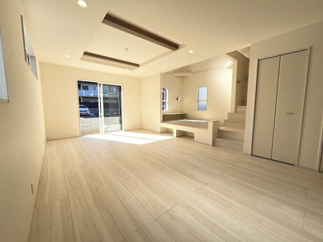 【居間・リビング】 | 福岡市城南区東油山2丁目　2号棟（全2棟）【仲介手数料無料・0円】 | 現地写真。リビングです。