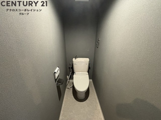 温水洗浄便座機能付きトイレです☆