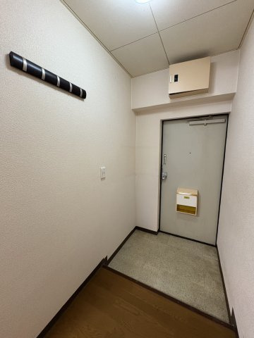 秀和熱海西山レジデンスの玄関
