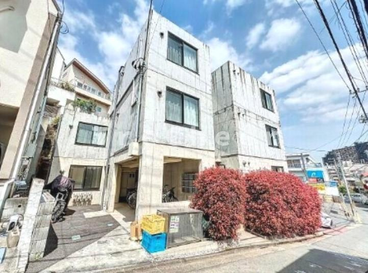 MidCUBE中台の外観