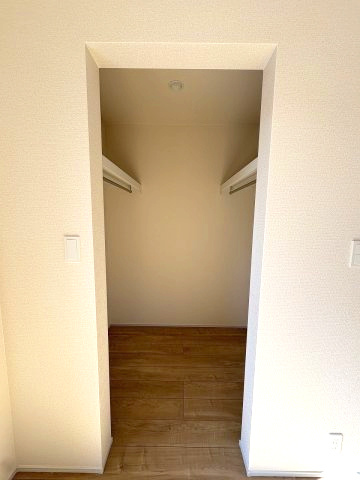 【収納】 | 福岡市城南区東油山2丁目　1号棟（全2棟）【仲介手数料無料・0円】 | 現地写真。ウォークインクローゼットです。