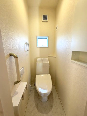【トイレ】 | 福岡市城南区東油山2丁目　1号棟（全2棟）【仲介手数料無料・0円】 | 現地写真。2階にもトイレです。