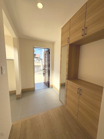 【玄関】 | 福岡市城南区東油山2丁目　1号棟（全2棟）【仲介手数料無料・0円】 | 現地写真。