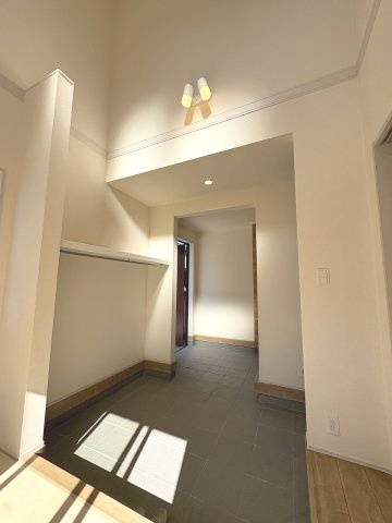 【玄関】 | 福岡市城南区東油山2丁目　1号棟（全2棟）【仲介手数料無料・0円】 | 現地写真。