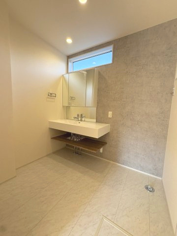 【洗面所】 | 福岡市城南区東油山2丁目　1号棟（全2棟）【仲介手数料無料・0円】 | 現地写真。