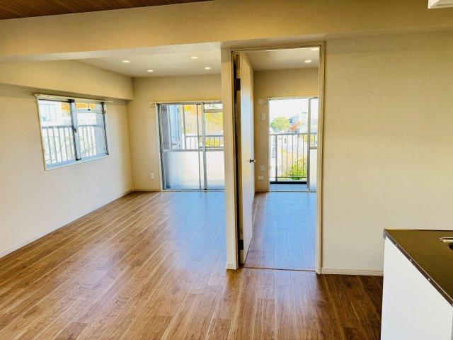 東建狭間マンションの内装|～明るいLDKで家族団欒の時間をお過ごしいただけます～