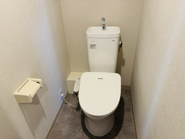 東建狭間マンションのトイレ|～暖房温水洗浄機能付きトイレ　冬場は特に嬉しい機能ですね～