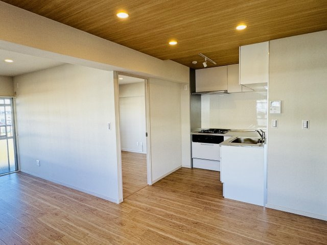 東建狭間マンションの居間・リビング|～明るいLDKで家族団欒の時間をお過ごしいただけます～