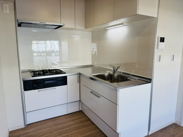 東建狭間マンションのキッチン|～新規交換済のシステムキッチン～