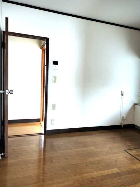 アルファメゾン二番館の居間・リビング|他号室の写真です。