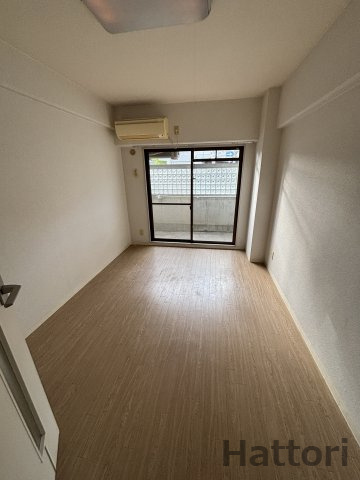 フローライト関大前の居間・リビング