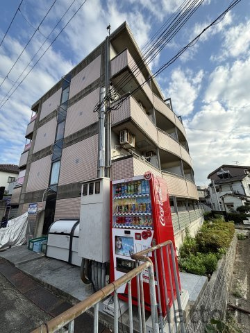 フローライト関大前の外観