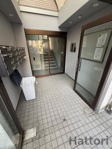 フローライト関大前のロビー