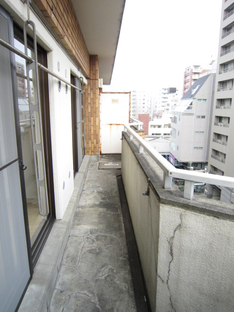 エクセル秋山のバルコニー|外からの目が気にならないバルコニーで洗濯物が干せます