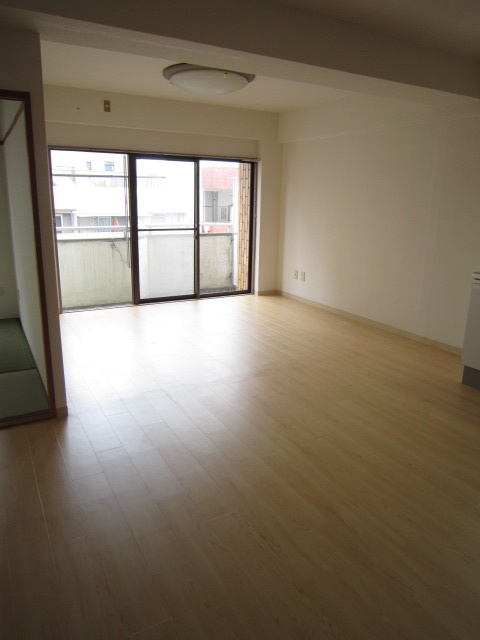 エクセル秋山の居間・リビング|使いやすい居間です