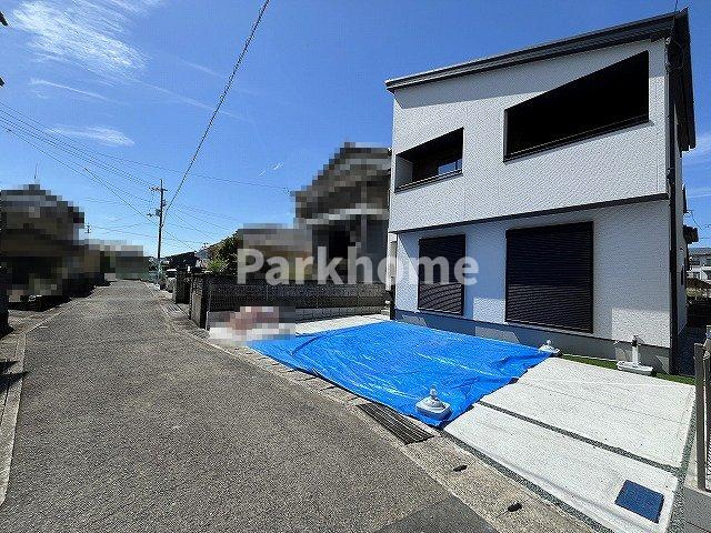 土佐市高岡町甲 5期1棟1 新築戸建ての前面道路含む現地写真