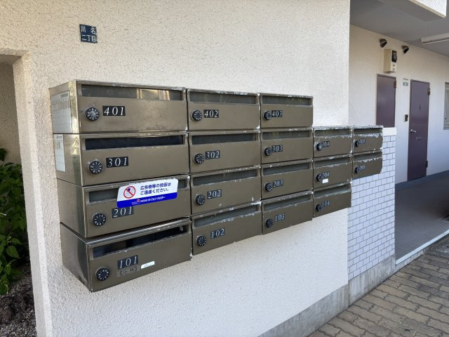 コスミック湘南のエントランス|集合ポスト
