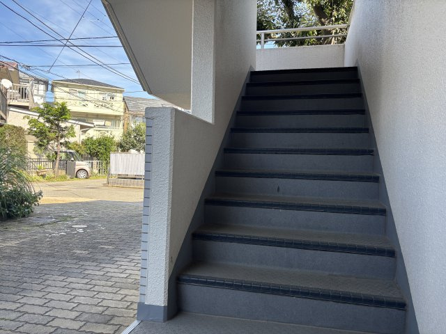 コスミック湘南のロビー|共用階段