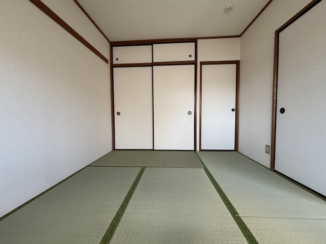 メゾン稲荷山の和室