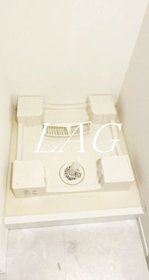 【設備】 | B CITY APARTMENT SHINAGAWA WEST | 室内洗濯機置場です。