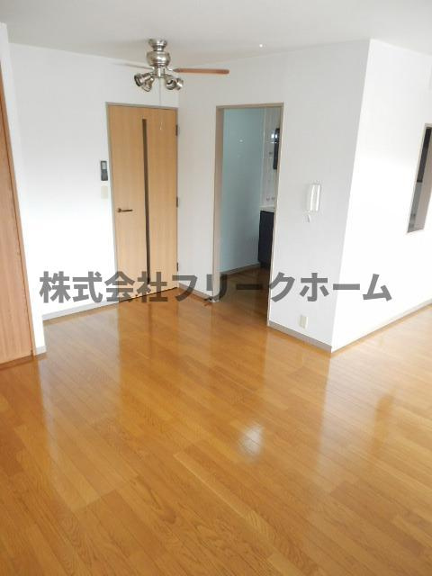 武蔵野市境南町２丁目の賃貸マンションの居間・リビング