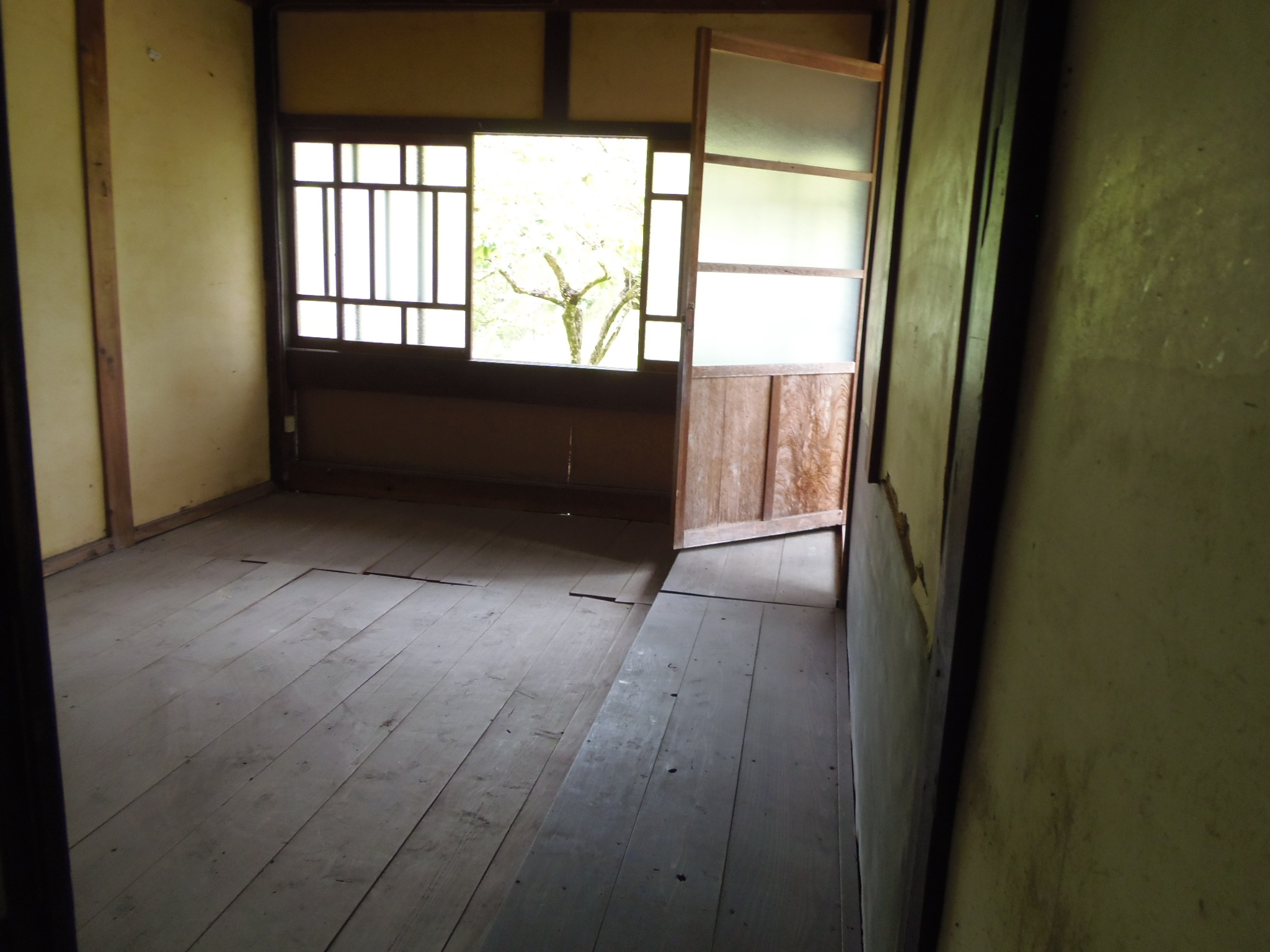 福知山市字田和の中古一戸建の和室|畳無し