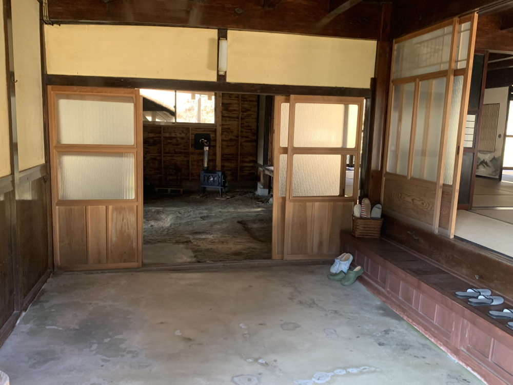 福知山市字田和の中古一戸建の玄関