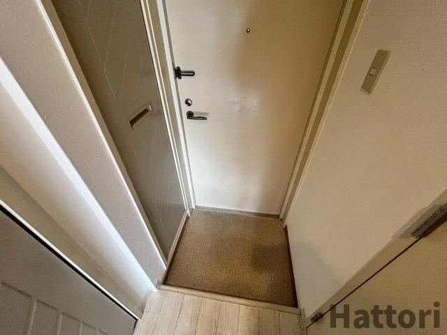 ロイヤルハイツ西淡路Ⅱの玄関