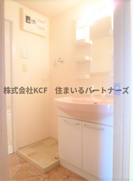 ルネス荒木三番館の洗面所|広い洗面スペース