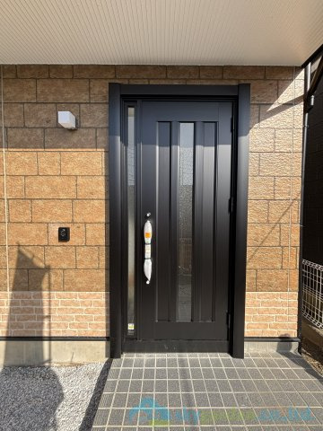 大磯町西小磯　中古戸建の玄関