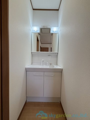 大磯町西小磯　中古戸建の独立洗面台