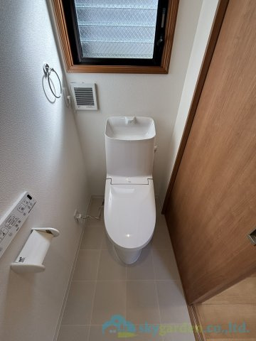 大磯町西小磯　中古戸建のトイレ