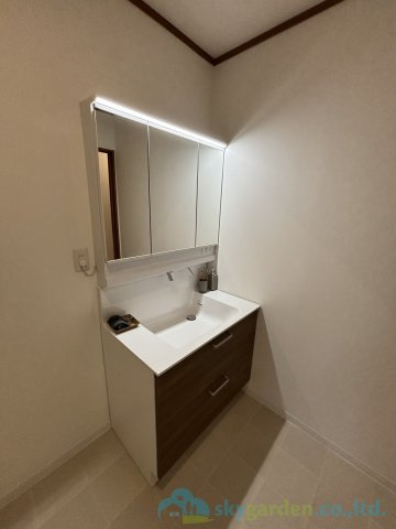 大磯町西小磯　中古戸建の独立洗面台