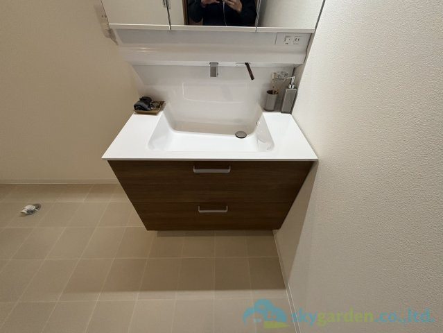 大磯町西小磯　中古戸建の独立洗面台