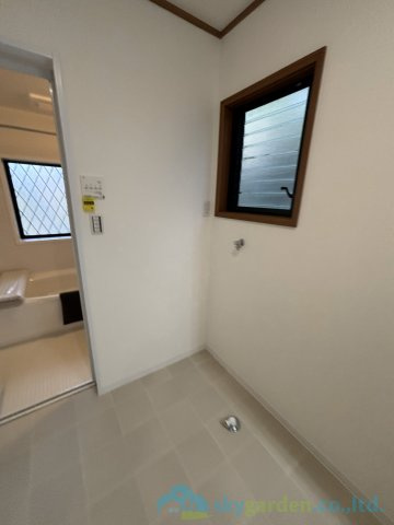 大磯町西小磯　中古戸建のランドリースペース